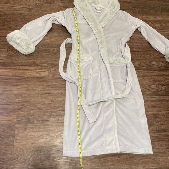 Pottery Barn Faux Fur Trim Robe With Pockets and Sash Belt Gray Size Large - Picture 10 of 13